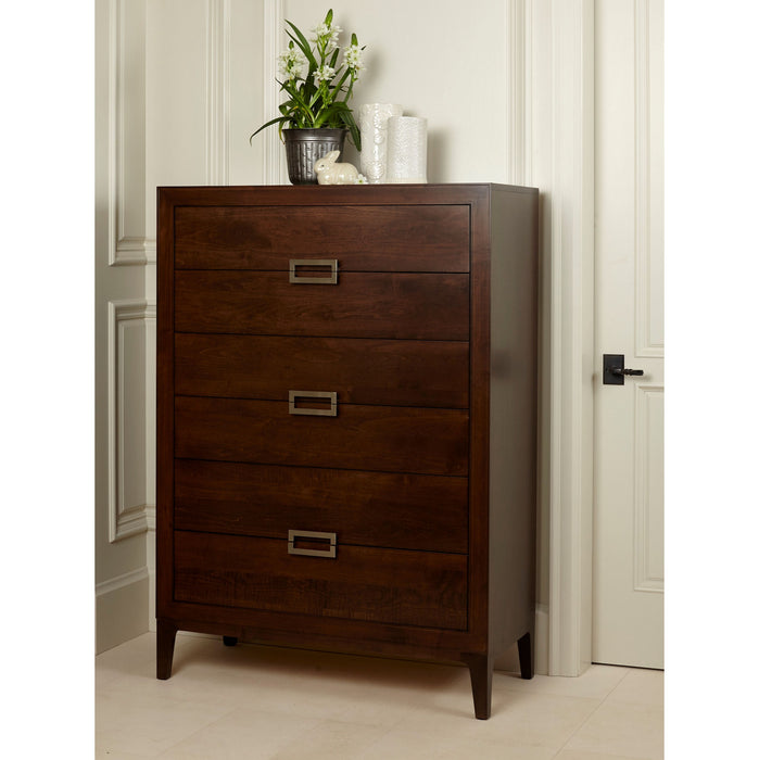 Lustre Chest